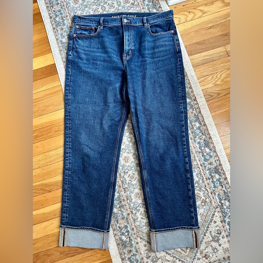 AE Stretch High-Waisted Stovepipe
Cuffed Jean